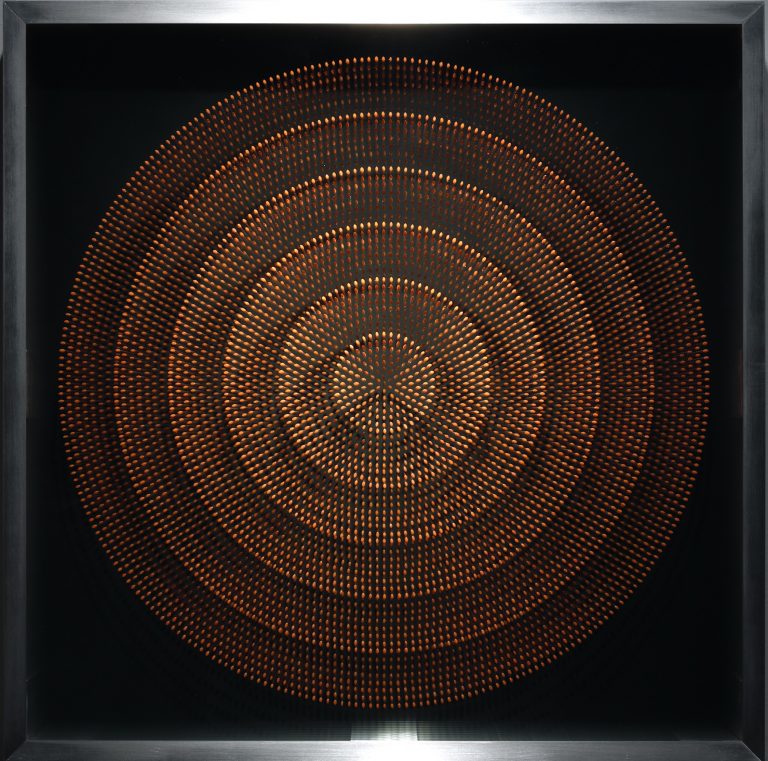 Rote Linsen Objekt Kreis,2025, Rote Linsen, Glas, Aluminium, 47x47x10cm